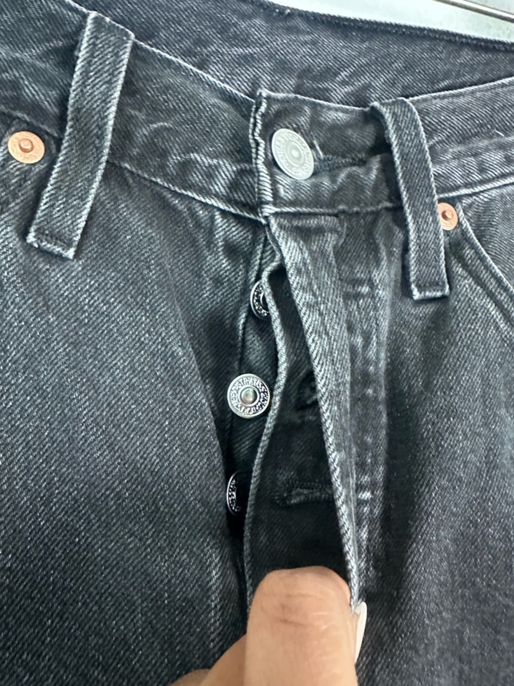 Levi's 501 Cutoff Shorts Black Size 26 - Picture 4 of 5